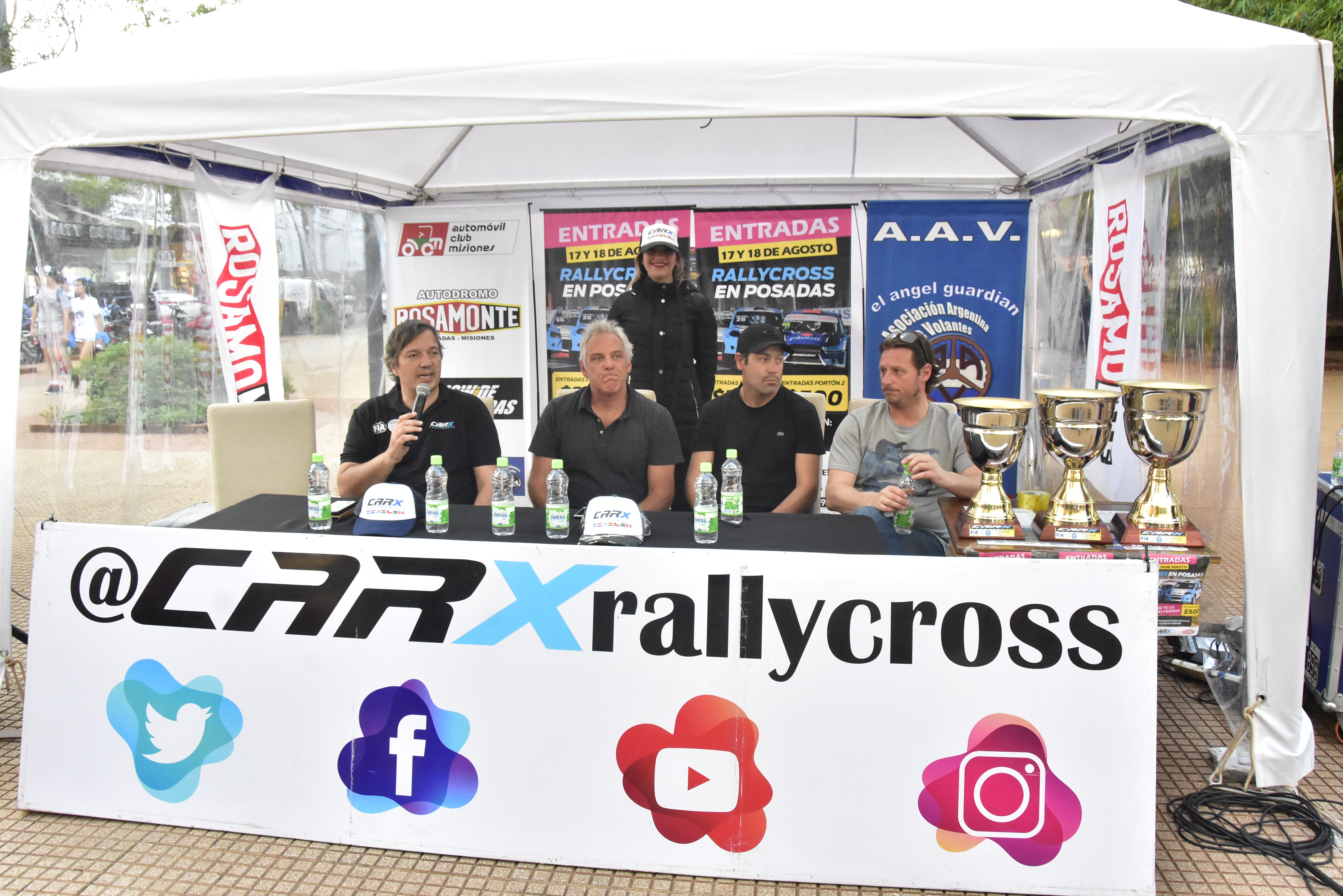 Con todas las figuras ya se vive el Rallycross en Posadas