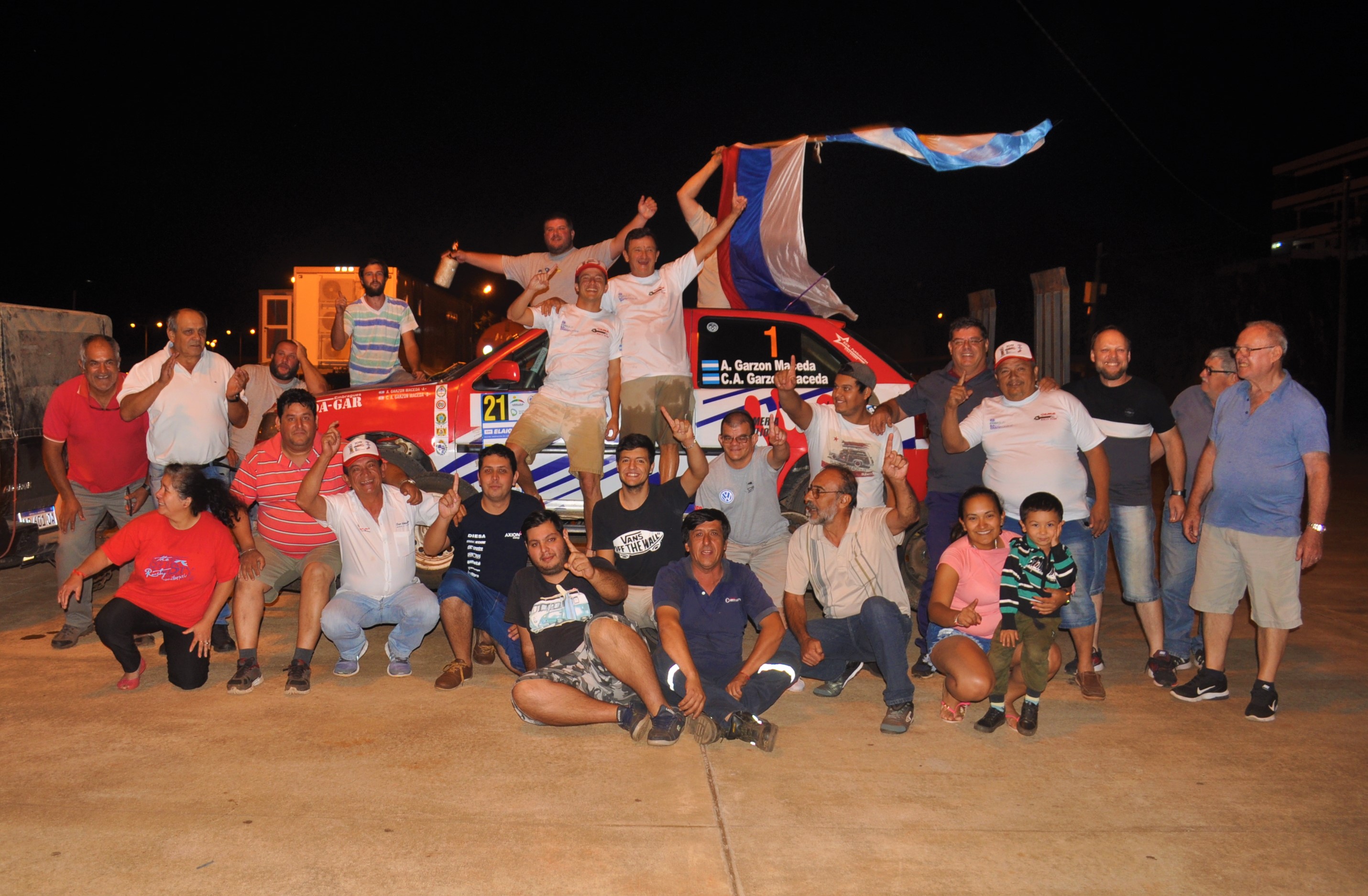 Los campeones Sudamericanos de Rally fueron recibidos con una caravana en Posadas