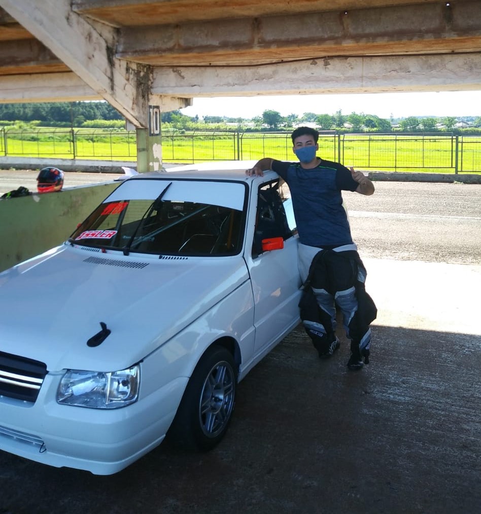 Ezequiel Mieres dio las primeras vueltas sobre el nuevo Fiat Uno