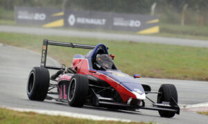 Álvez fue 9° en la primera final de la Fórmula Renault 2.0 en Córdoba