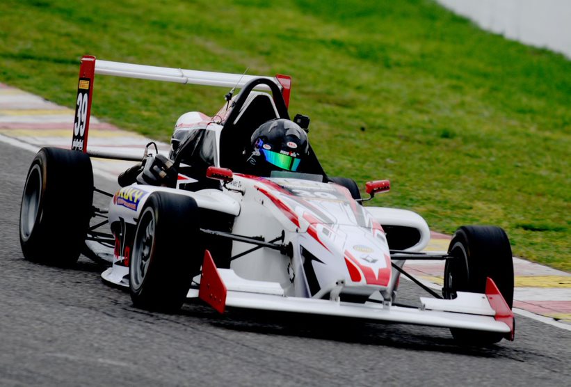 Álvez quedó 12° en los ensayos de la Fórmula Renault 2.0 en Buenos Aires