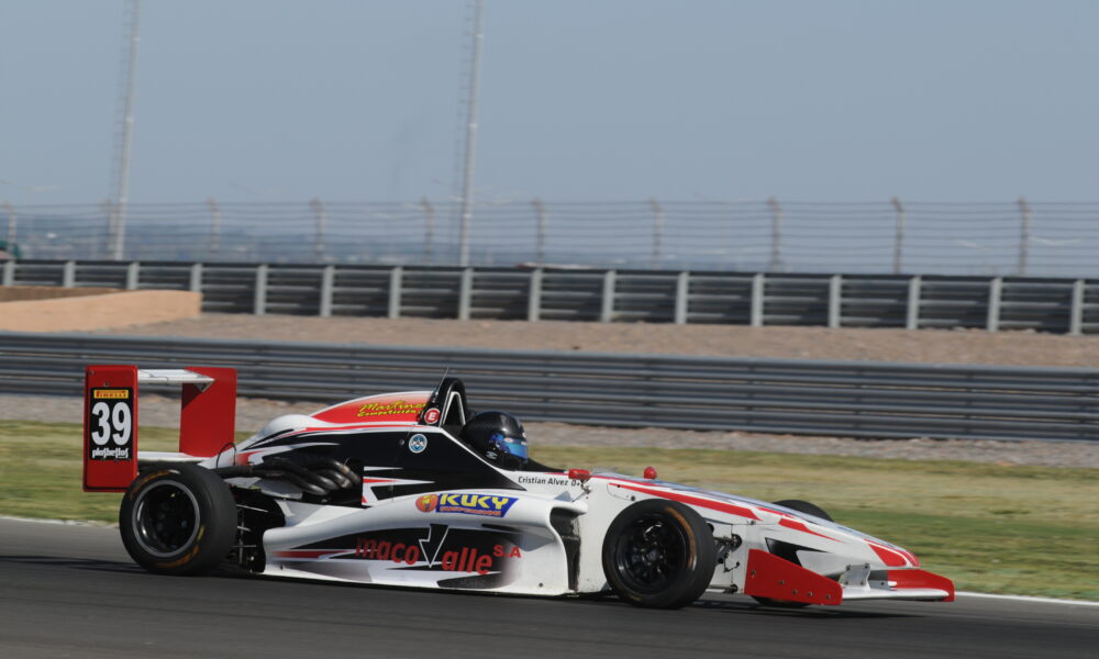 Álvez fue 11 en los entrenamientos de la 8° fecha de la Fórmula Renault 2.0