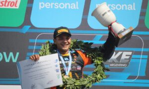 Triunfo y título para Santamaría en R3 Cup